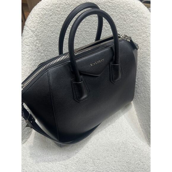 Givenchy Antigona Large Black Leather Handbag - Like New - Picture 3 of 7